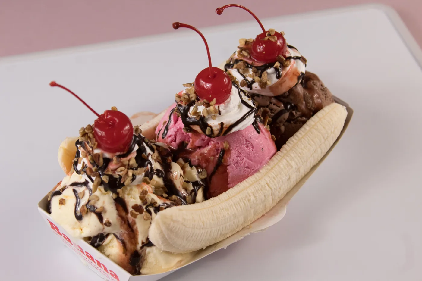 Interior de una sucursal de Helado Sultana
